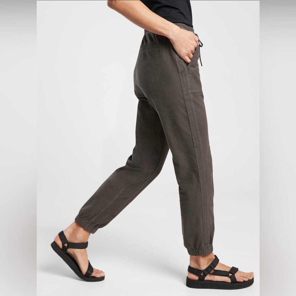 Athleta Farallon Jogger Cypress Green Size 2